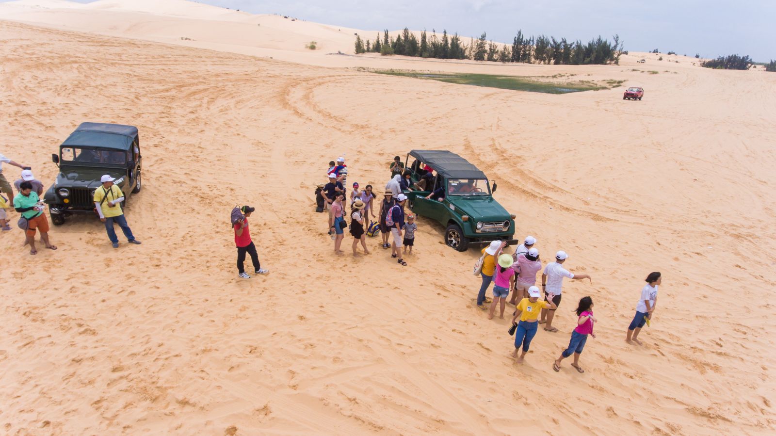 Đua xe địa hình trên cát